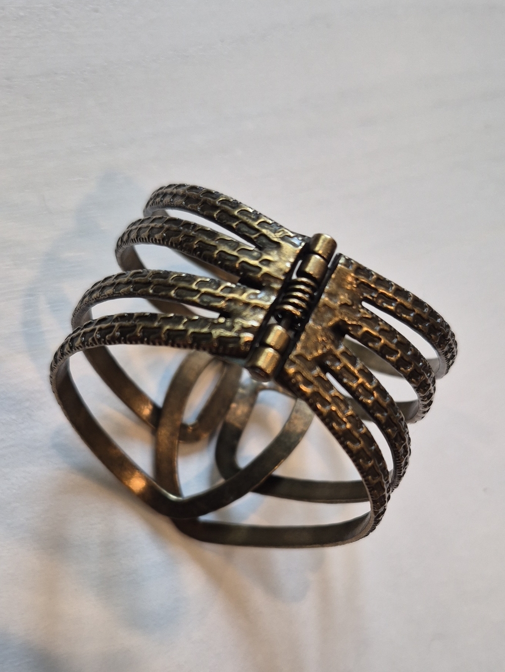 Vtg Textured Antique Bronze Tone Hinged Cuff Bracelet - Picture 3 of 12